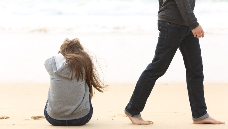 Leo debe solucionar los problemas de los meses de verano con su pareja si no quiere perderla