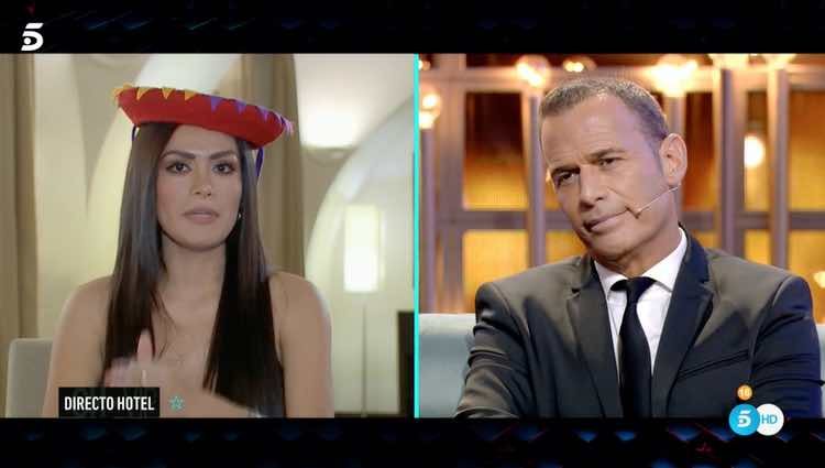 Miriam Saavedra y Carlos Lozano hablando en la gala de estreno de 'GHVIP6' / Telecinco.es