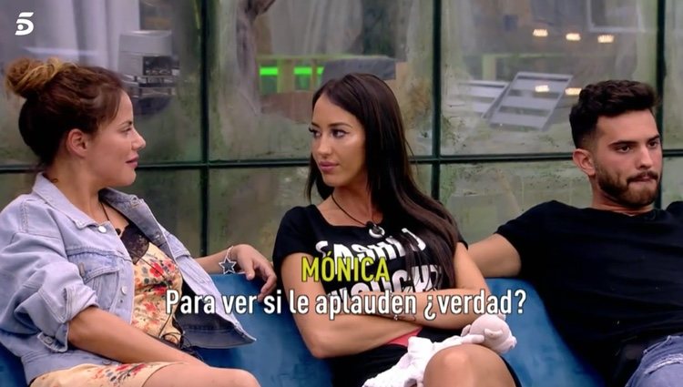 Mónica Hoyos criticando a El Koala con Aurah Ruiz / Foto: Telecinco.es