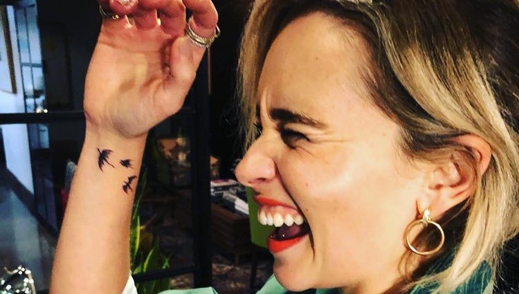 Emilia Clarke ha querido dejar un recuerdo en su piel la serie de la que formó parte durante años/ Foto: Instagram