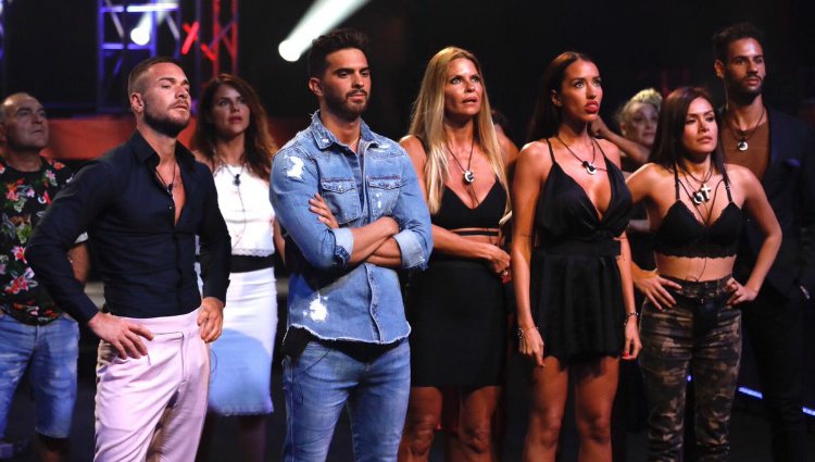 Los concursantes escuchan las normas del primer 'juego del jefe' | telecinco.es