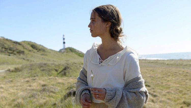 Alicia Vikander como Isabel en la película 'La luz entre los océanos'