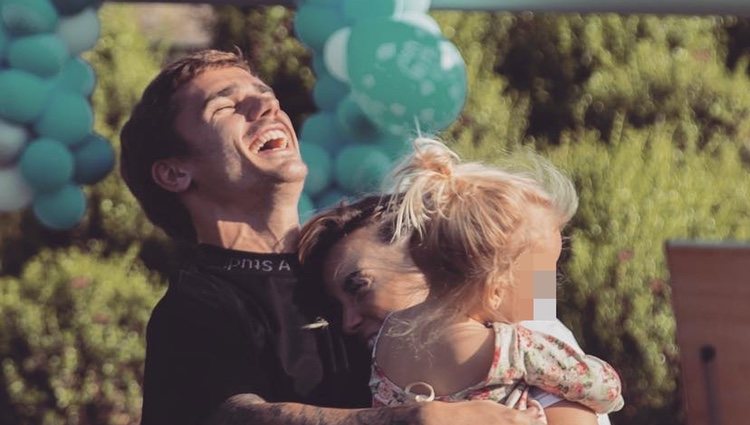 Erika Choperena y Griezmann anunciando que esperan un niño/ Foto: Instagram