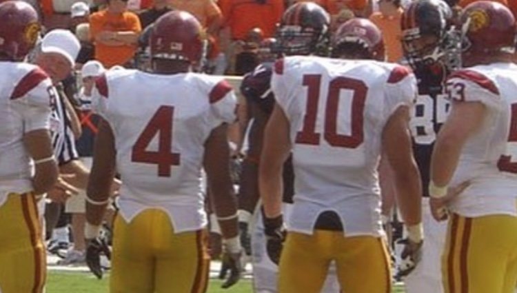 Kevin Ellison, dorsal 4, en un partido con lo Trojans en 2008 | Foto: Instagram Brian Cushing