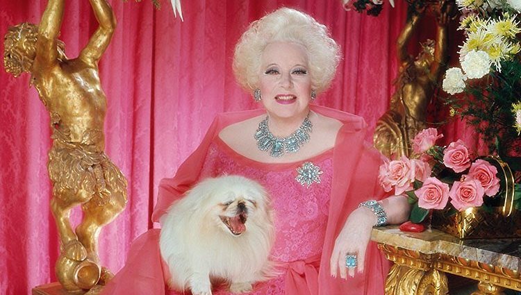 La escritora Barbara Cartland, madre de Raine Spencer