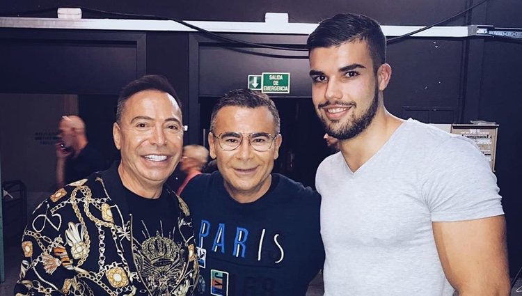 El presentador recibió esta grata visita a la función de la obra que protagoniza - Instagram