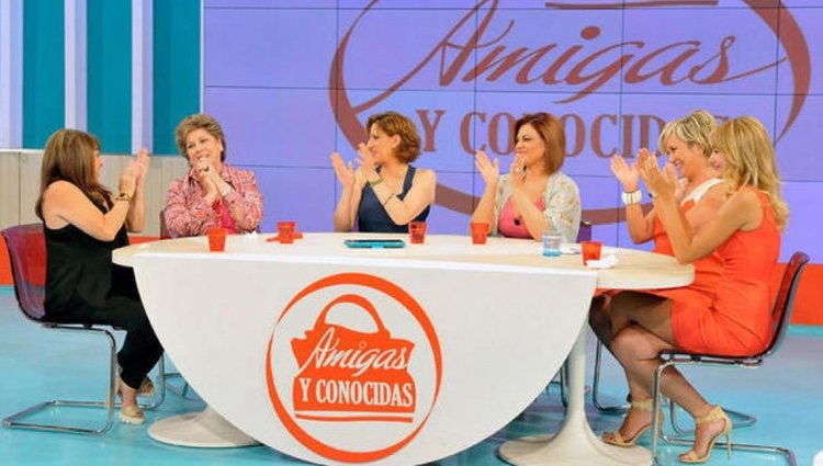 Inés Ballester y el resto de sus compañeras en 'Amigas y conocidas'/ Foto: La 1