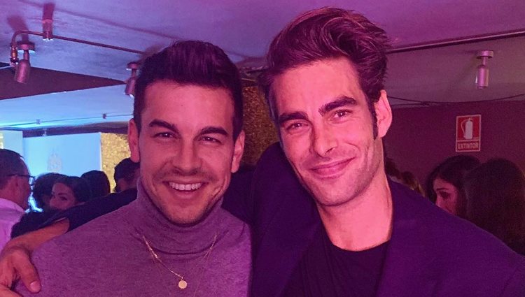 Jon Kortajarena y Mario Casas en la fiesta de Blanca Suárez / Foto: @jonkortajarena