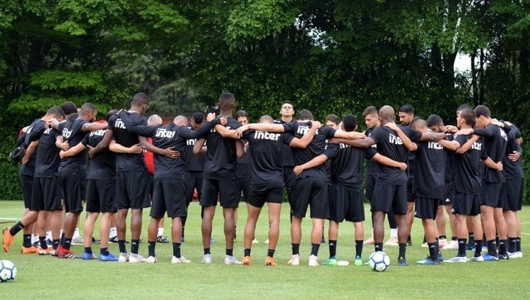 Minuto de silencio en el entrenamiento del Sao Paulo por Daniel Correa | Foto: Twitter Sao Paulo