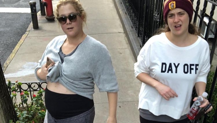 Amy Schumer enseña su barriguita / Instagram