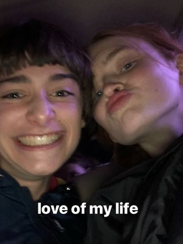 Noah y Saddie en el Instagram de Millie Bobby Brown