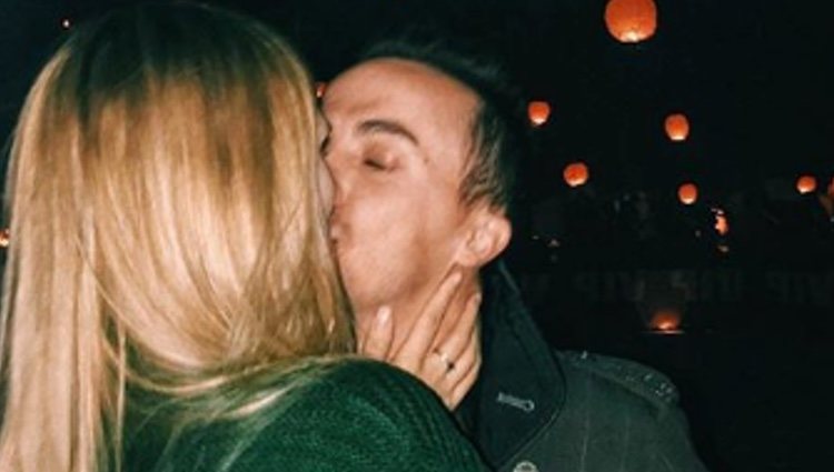 Frankie Muniz y su novia Paige Price | Foto: Instagram