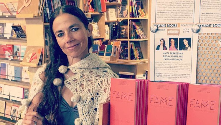 Justine Bateman en la presentación de su libro 'Fame'/Foto:Instagram