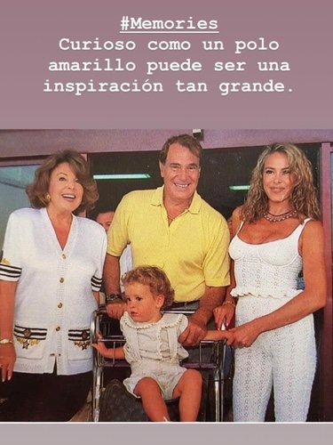 Álex Lequio de pequeño junto a su madre y abuelos / Fuente: @alessandrolequiojr