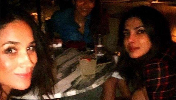 Fotografía que Priyanka Chopra subió a su cuenta de Instagram con Meghan Markle