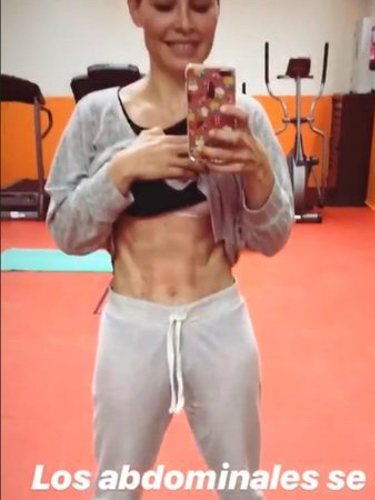 Soraya enseñando las abdominales en sus stories de Instagram