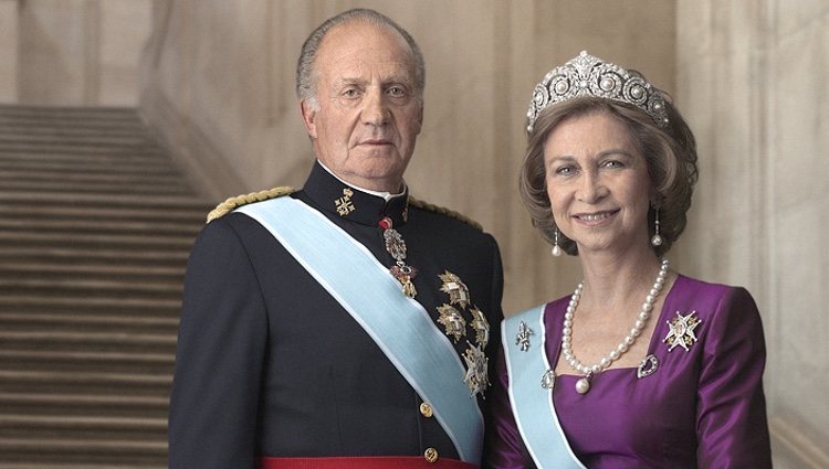 Último retrato oficial de los Reyes Juan Carlos y Sofía, en 2012 | Foto: Casa de S.M. el Rey