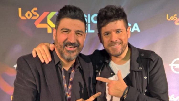 Pablo López con Tony Aguilar, presentador del evento / Twitter