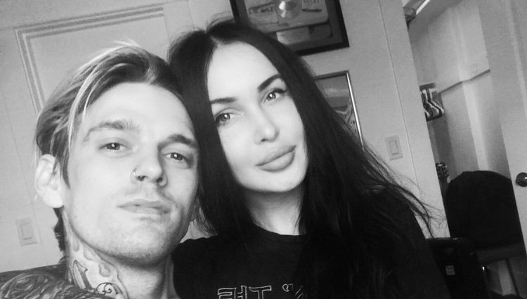 Aaron Carter anunciaba con daba con esta foto la buena noticia del embarazo de su novia |Foto:Instagram