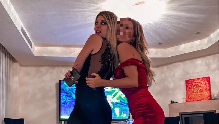 Anita Matamoros celebrando Nochevieja en casa de su madre con una amiga / Instagram