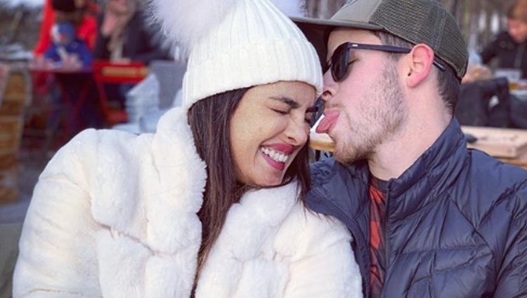 Nick Jonas y su esposa Priyanka Chopra disfrutando en la nieve / Foto: Instagram