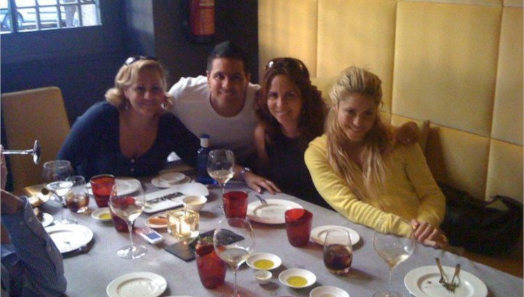 Patricia, Lucila, Tonino y Shakira Mebarak disfrutan juntos de una velada/Foto:Facebook