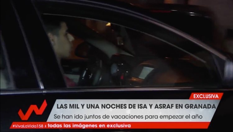 Asraf y su hermano entrando a la casa de Chabelita| Foto: Telecino.es