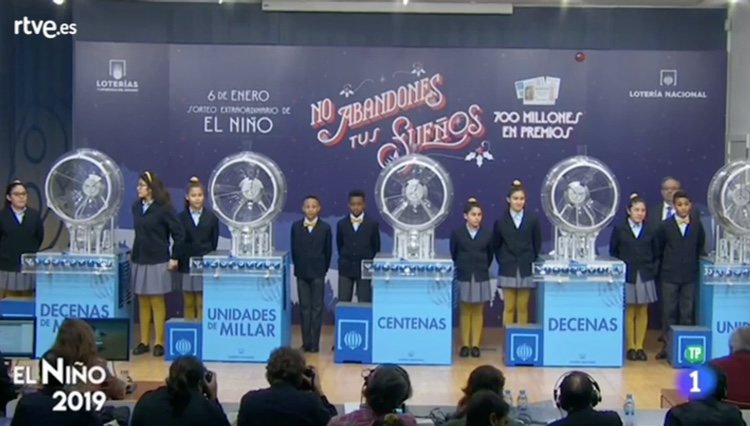 Los Niños de San Ildefonso preparándose para cantar los número de El Niño / RTVE.es