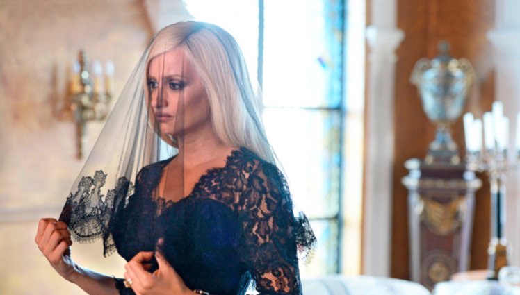 Penélope Cruz como Donatella Versace