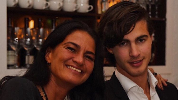 Emanuel Maktabi posa junto a su madre Celine/Foto:Instagram