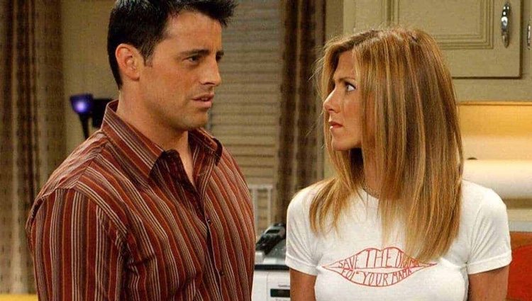 Jennifer Aniston con uno de sus compañeros de 'Friends'