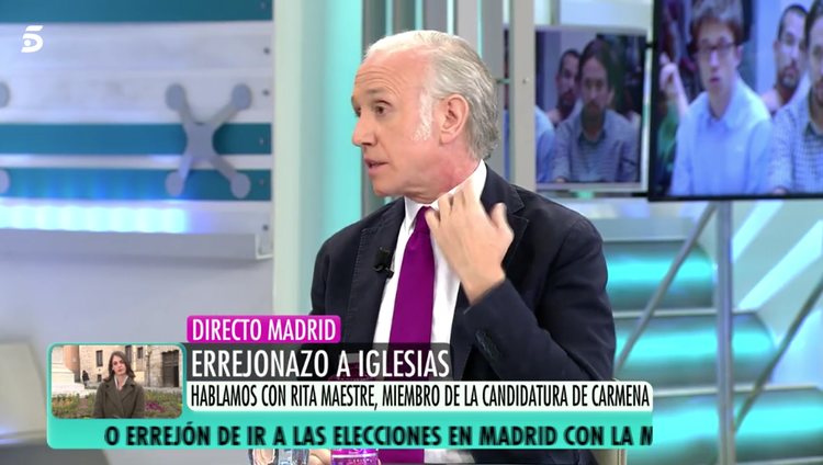 Eduardo Inda mostrando su herida en el cuello | Foto: 'El programa de Ana Rosa'