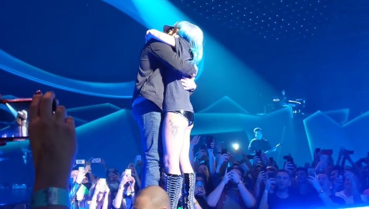 Lady Gaga y Bradley Cooper cantando 'Shallow' en Las Vegas 