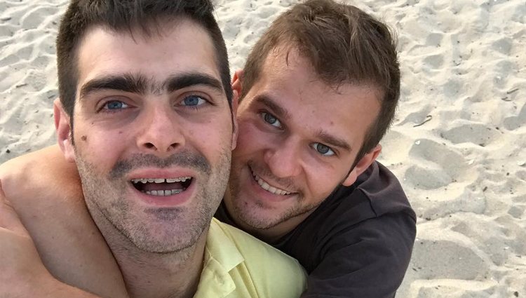 Jesús Tomillero y David, su pareja | Foto: Instagram