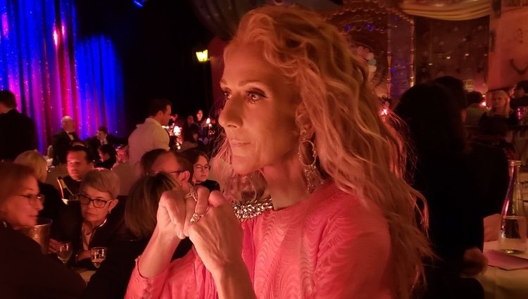 Céline Dion durante una cena