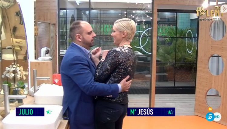 Julio intenta sonsacar a María Jesús si está con alguien fuera | telecinco.es