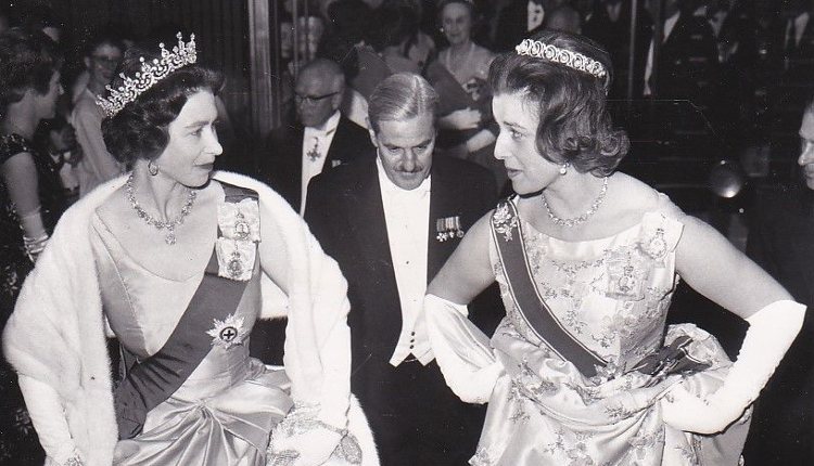 Isabel II y Alexandra de Kent en un acto público | Instagram