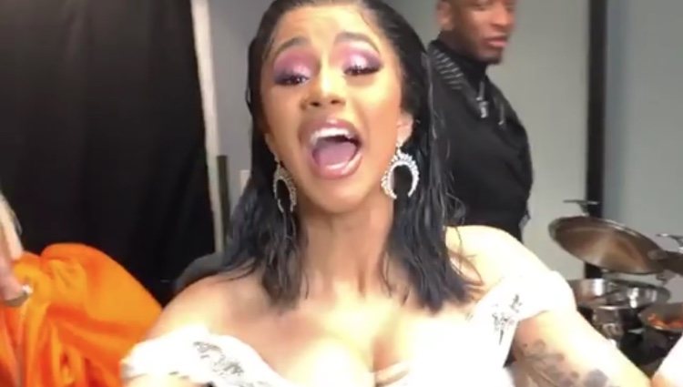 Cardi B agradeciendo el premio y homenajeando a Mac Miller / Foto: Instagram