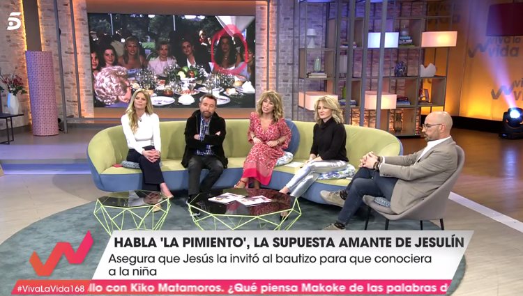 Mari Carmen, amante de Jesuín, habla con colaboradores de Viva la Vida | Foto: Telecinco.es