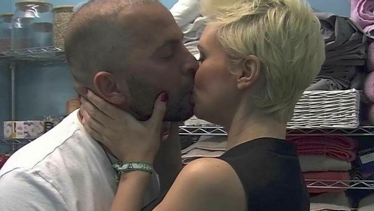 Antonio Tejado y María Jesús Ruiz dando rienda suelta a su amor | Foto: Telecinco.es