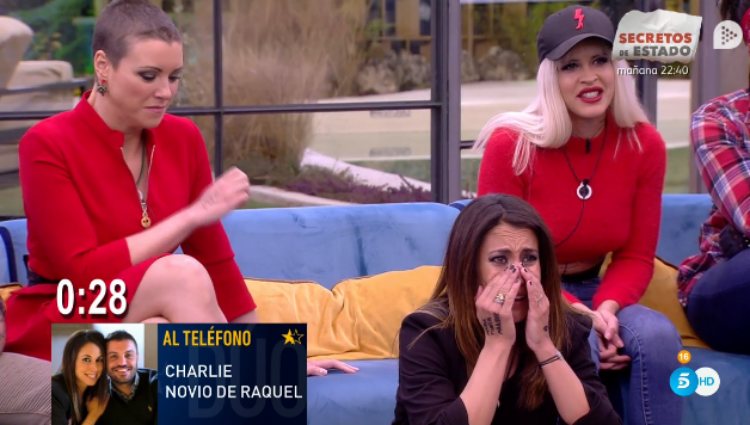 Raquel se emociona al escuchar la llamada de su novio Charlie para apoyarla | telecinco.es