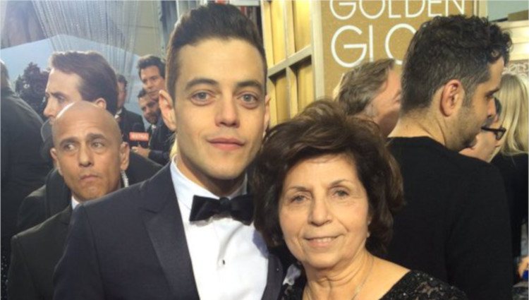 Rami Malek y su madre en los Globos de Oro 2016/Foto: Twitter