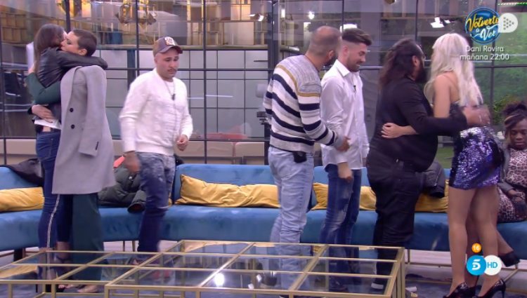 María Jesúes e Ylenia se despiden de sus compañeros antes de ir a la sala de expulsión | telecinco.es