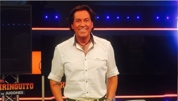 Pipi Estrada muy sonriente en el plató de 'El Chiringuito de Jugones' donde colabora/Foto:Instagram