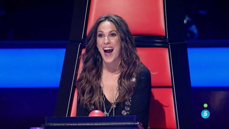 Malú en uno de los programas de 'La Voz'/ Telecinco.es