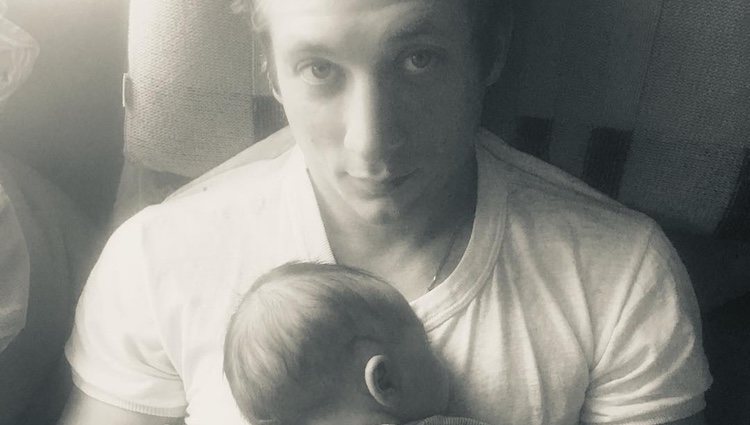 Jeremy Allen White y su hija | Foto: @adison.timlin