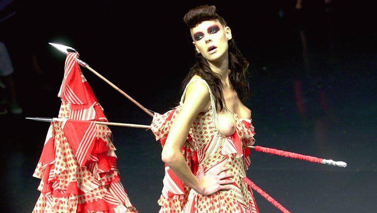 Las colecciones de McQueen generaban tanta polémica como admiración