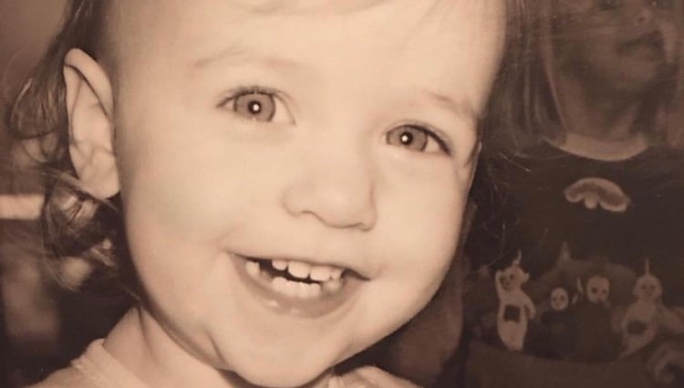 Foto de Felicité Tomlinson de pequeña