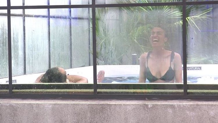 Juan Miguel y Sofía Suescun en el jacuzzi de 'GH Dúo' | Foto: telecinco.es