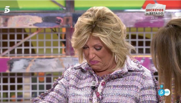 Lydia Lozano llora desconsoladamente después de escuchar las palabras de Anabel Pantoja / foto: telecinco.es